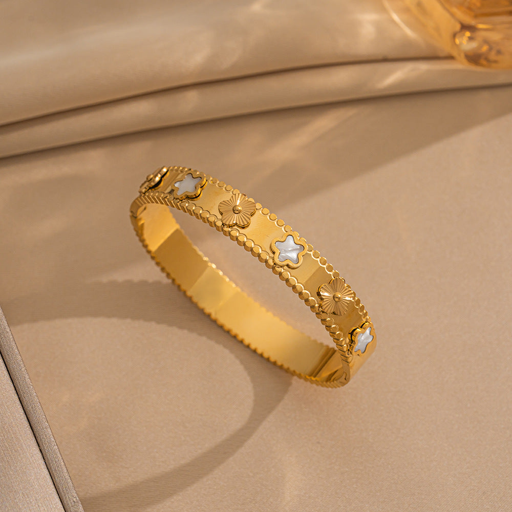 Fashion five-leaf flower bracelet