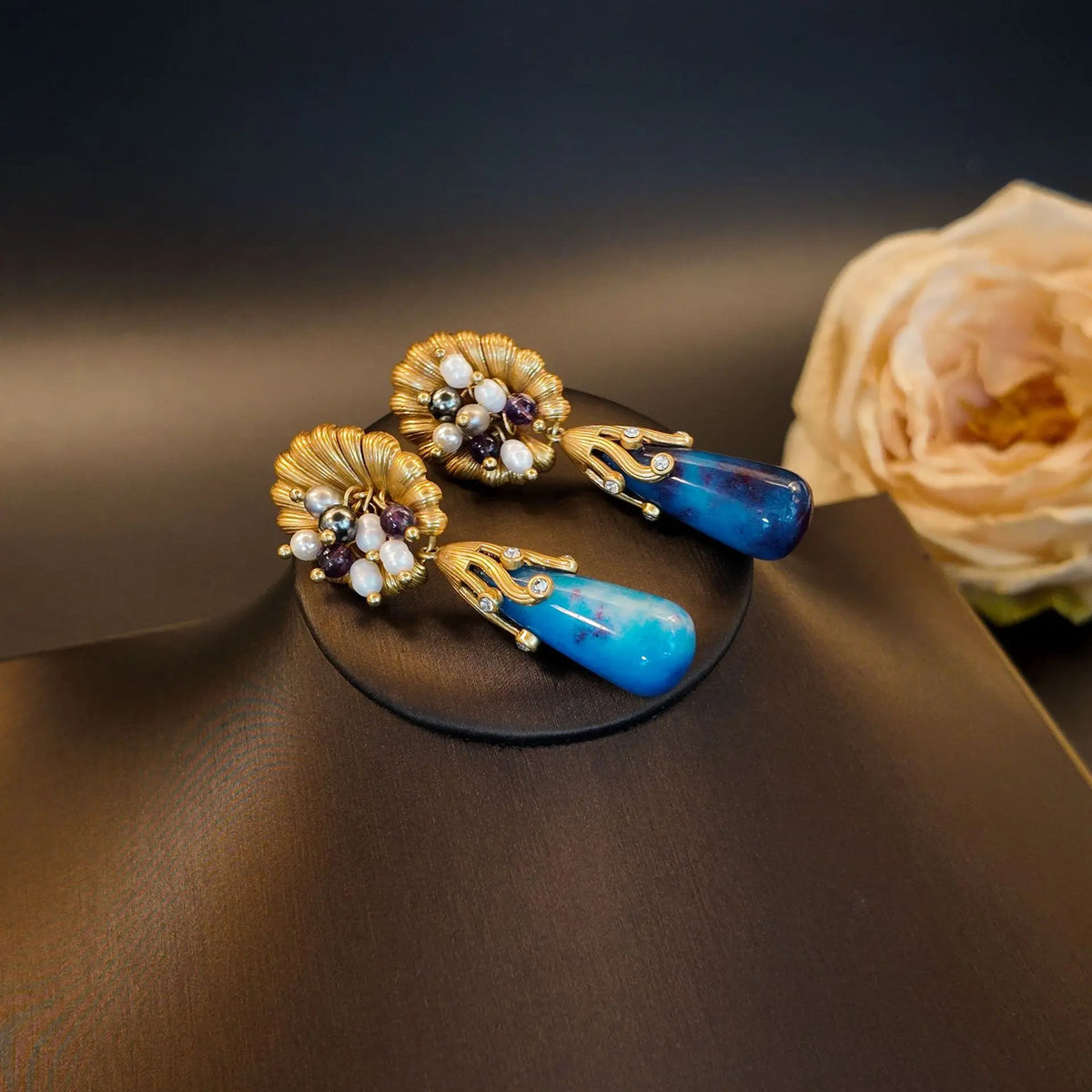Ensemble collier et boucles d'oreilles clous pendentifs fleur étamine perle d'eau douce