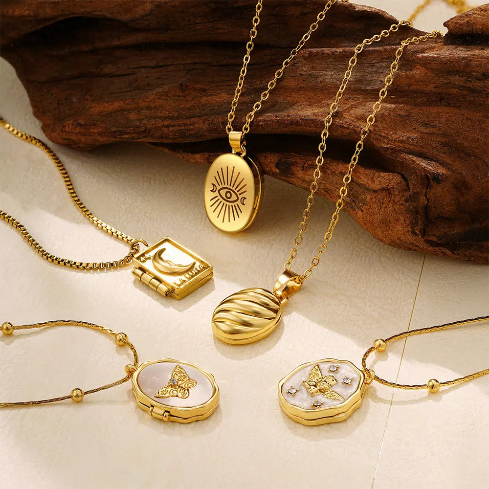 Collier cadre photo ouvrant vintage en or 18 carats