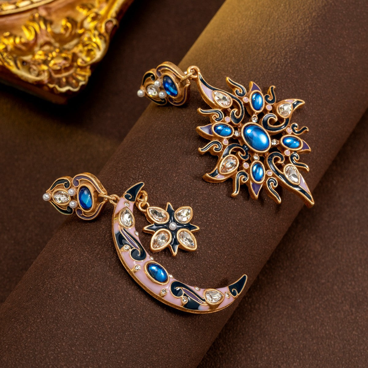 Parure de collier asymétrique lune étoile creuse en émail médiéval