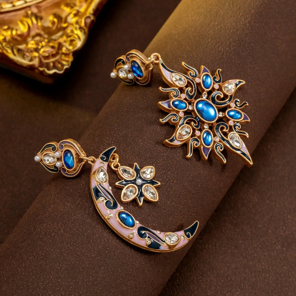 Parure de collier asymétrique lune étoile creuse en émail médiéval