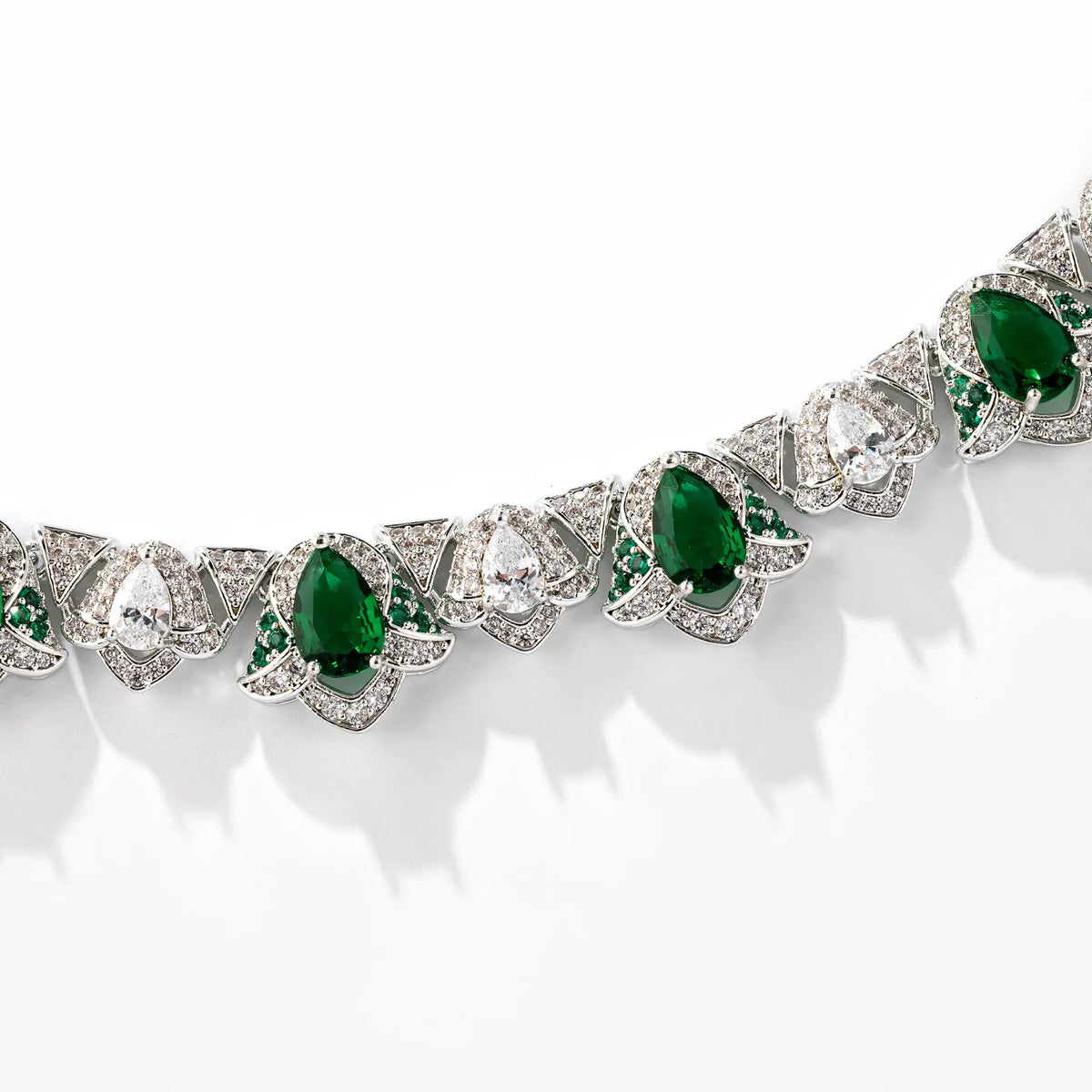 Parure de bijoux glamour en cristal rouge, rose et vert pour soirée de gala