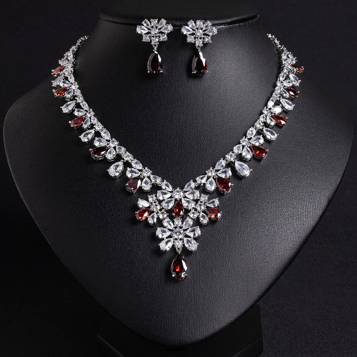Parure collier et boucles d'oreilles de luxe avec cristaux multicolores pour les fêtes et les occasions spéciales
