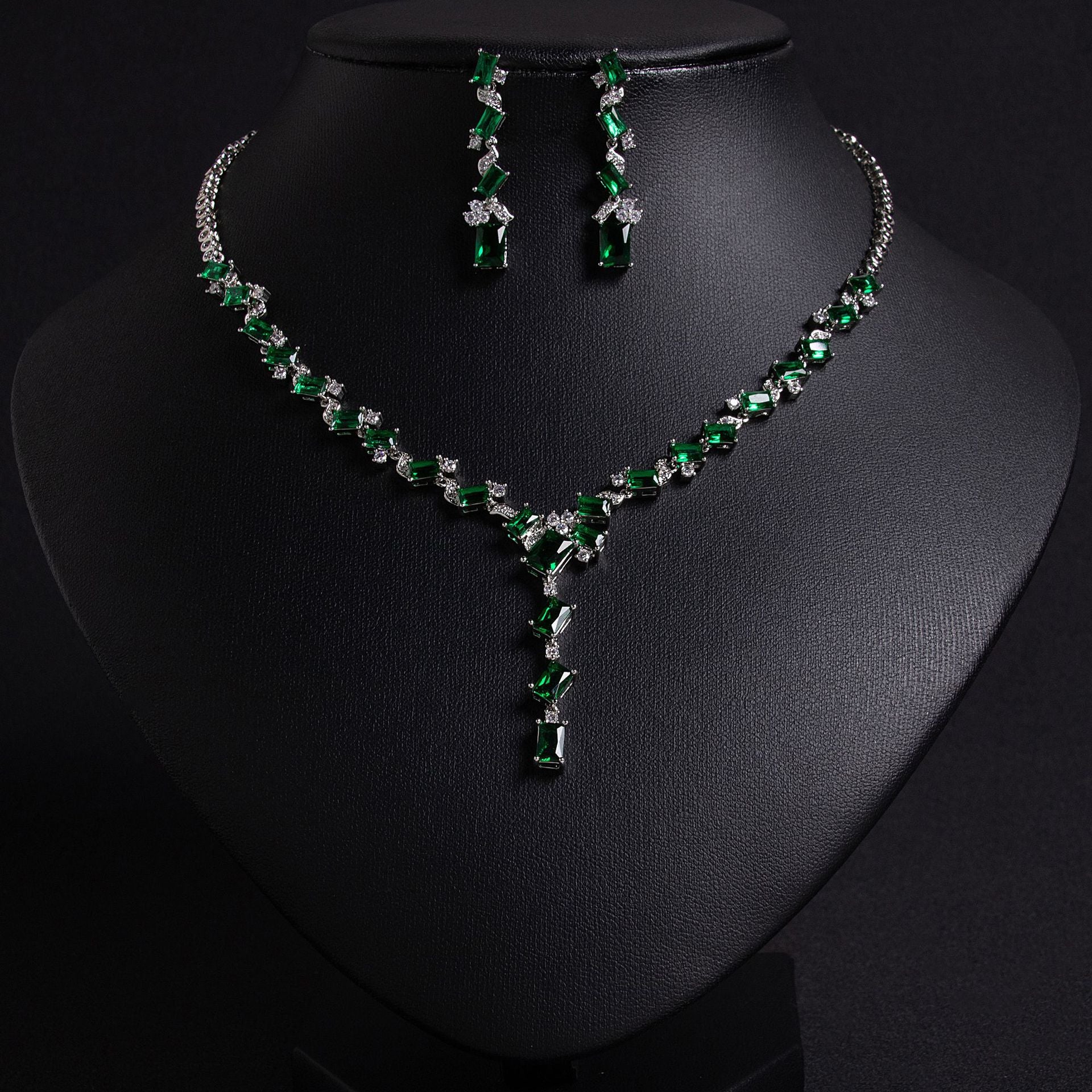 Luxury Emerald Crystal Necklace Earrings Set – Elegant Green Gemstone Jewelry for Women
