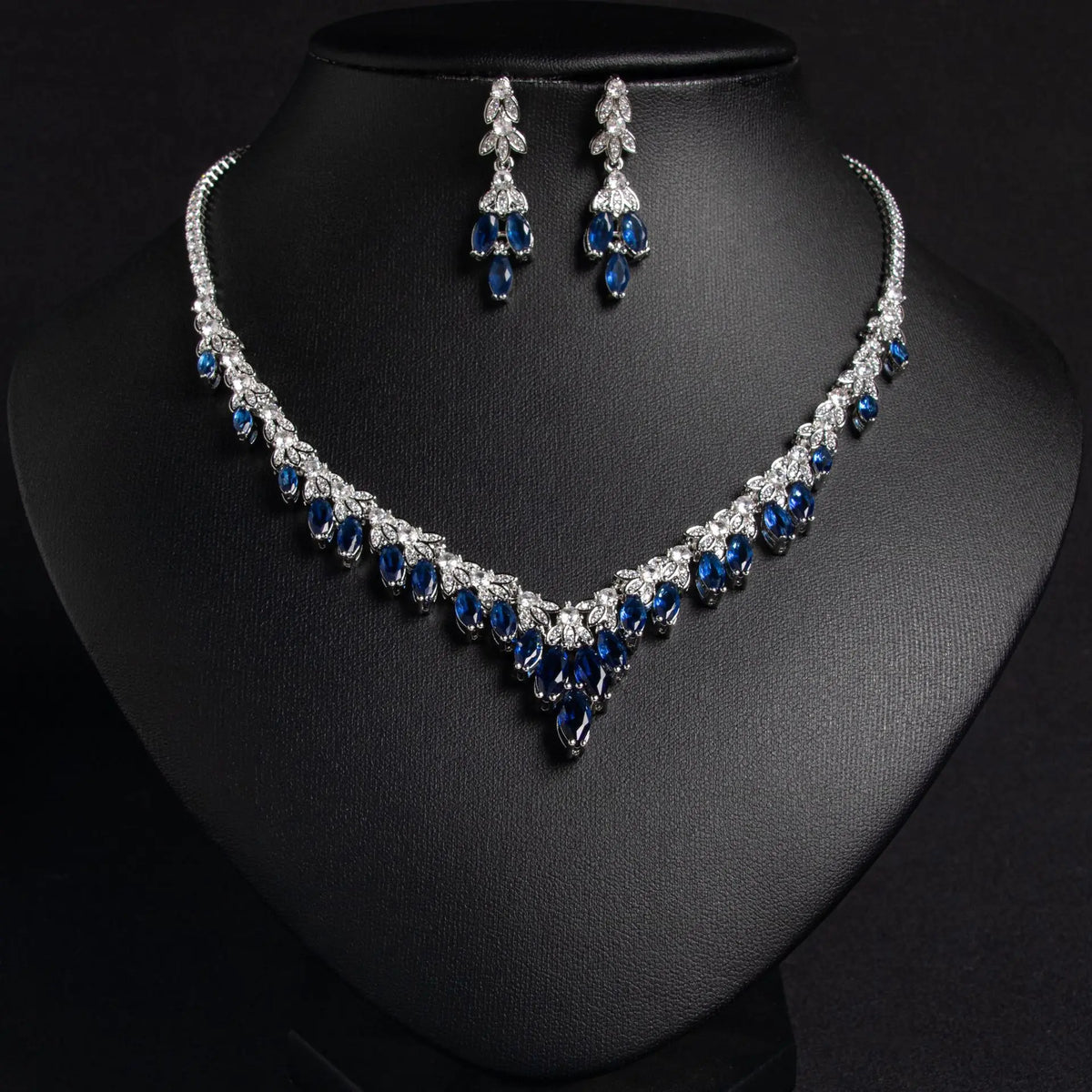 Parure Collier en V et Boucles d'Oreilles Cristal Rubis de Luxe