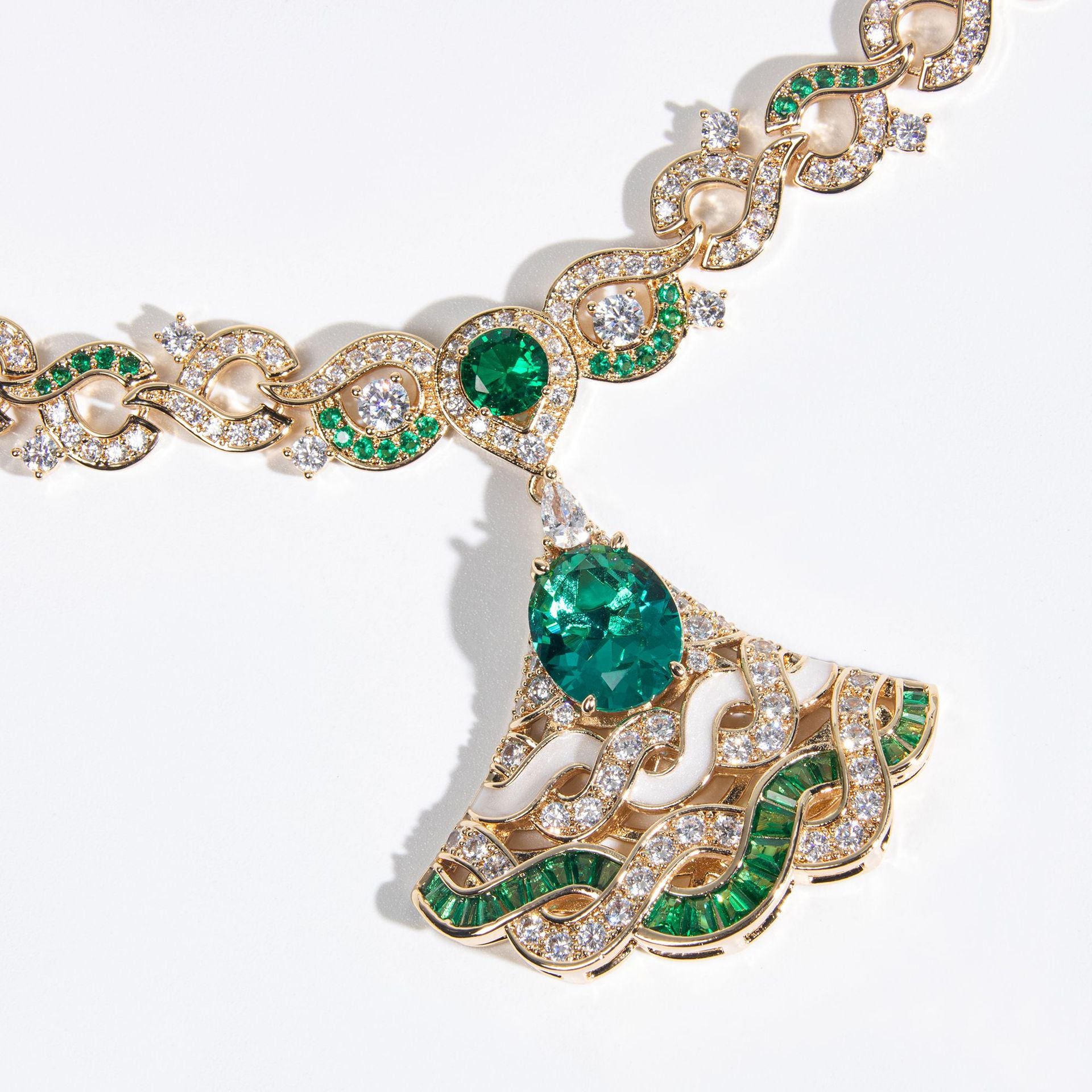Luxury Emerald Green Crystal Pendant Necklace for Women