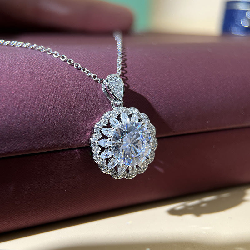 Light Luxury 5 Carat Zircon Sunflower Necklace