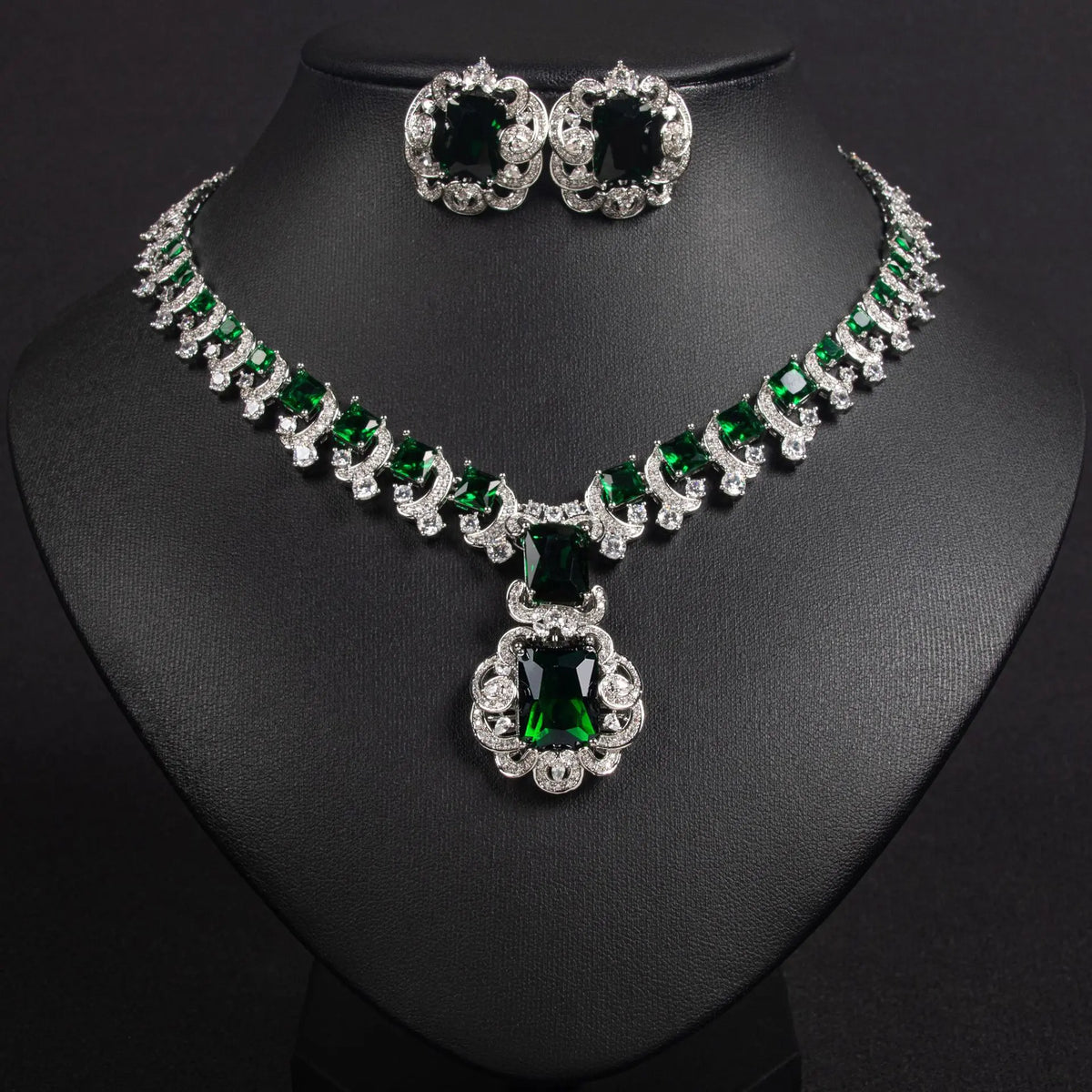 Ensemble de bijoux collier et boucles d'oreilles taille coussin vert émeraude de luxe