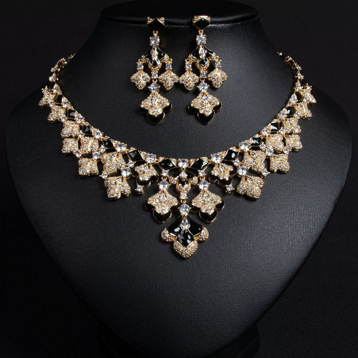 Parure de bijoux glamour or et cristaux pour soirées et fêtes