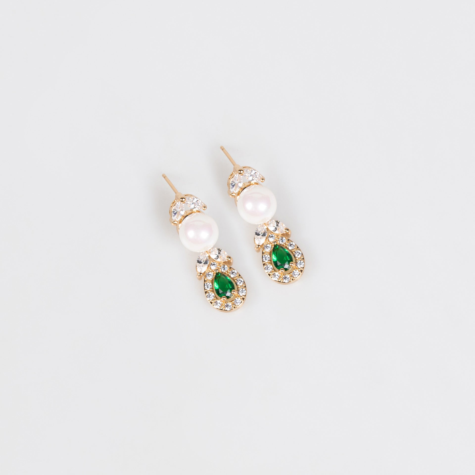 Elegant Pearl and Emerald Crystal Necklace and Earrings Jewelry Set