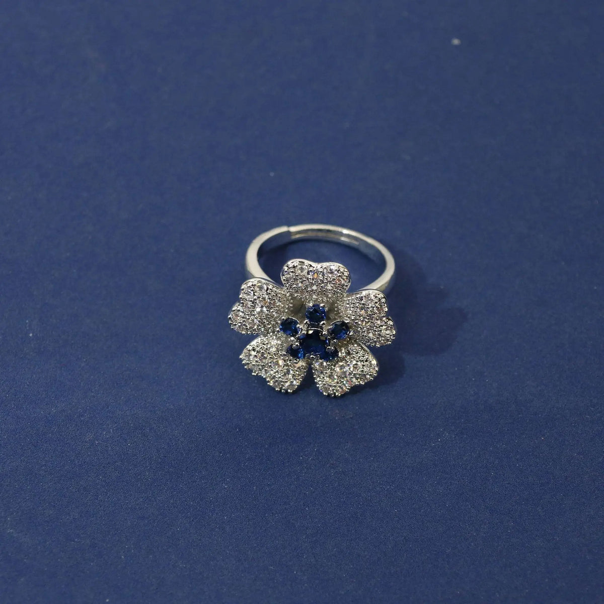 Ensemble collier et boucles d'oreilles zircon fleur, élégant et simple