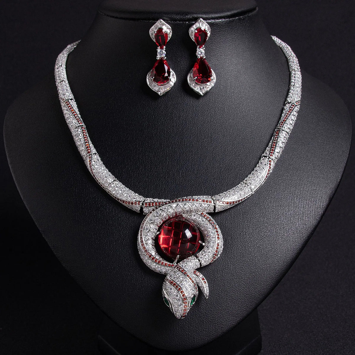 High temperament jewelry snake diamond necklace retro atmosphere light luxury style collarbone chain new women