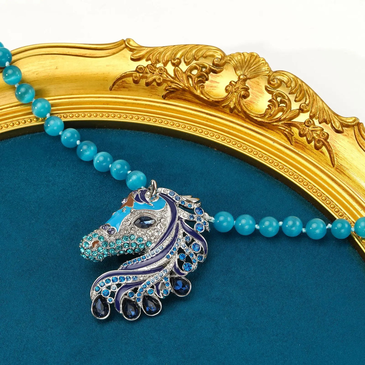 Collier en diamant tête de cheval de luxe léger à la mode