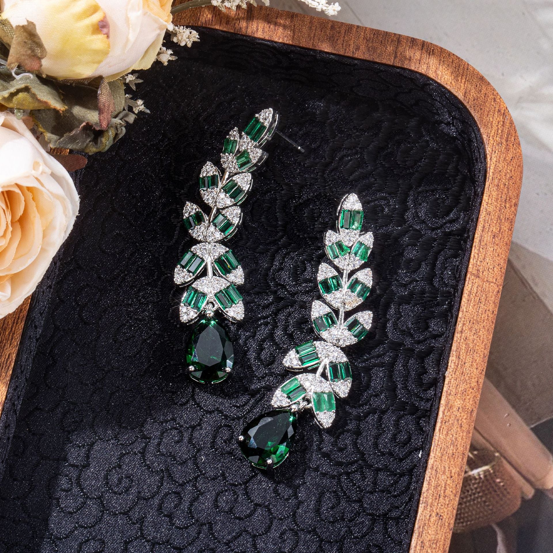 Boucles d'oreilles simples en opale avec pampilles et tige en argent 925