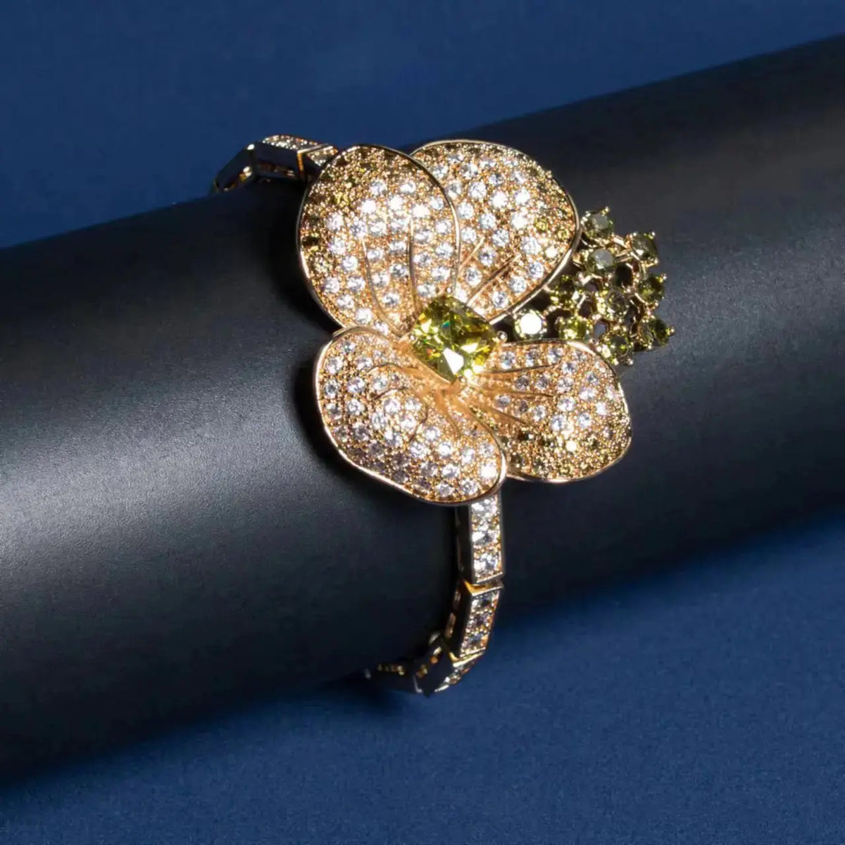 Parure Collier et Boucles d'Oreilles Fleur en Cristal et Or de Luxe