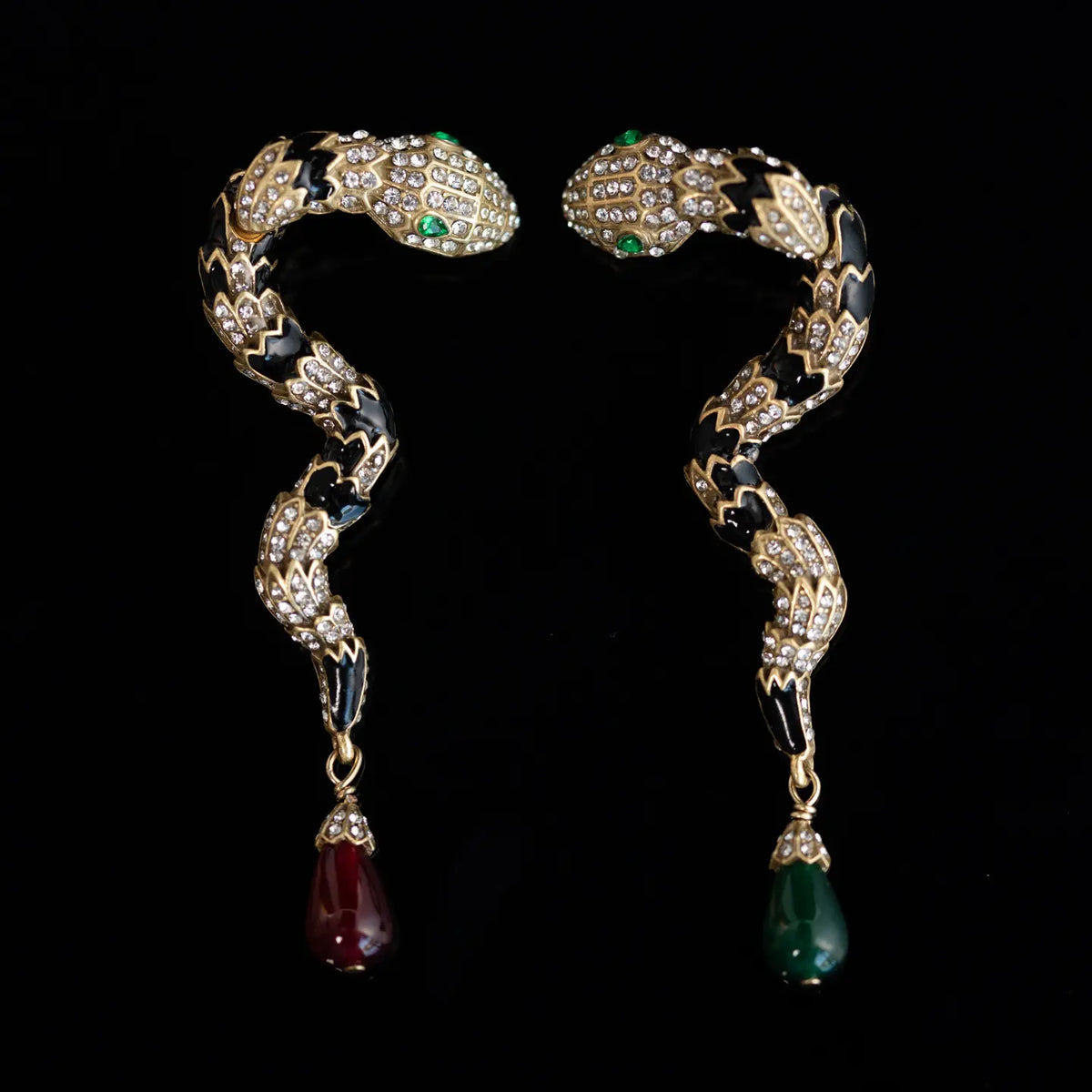 Série de boucles d'oreilles de style médiéval rétro et de niche