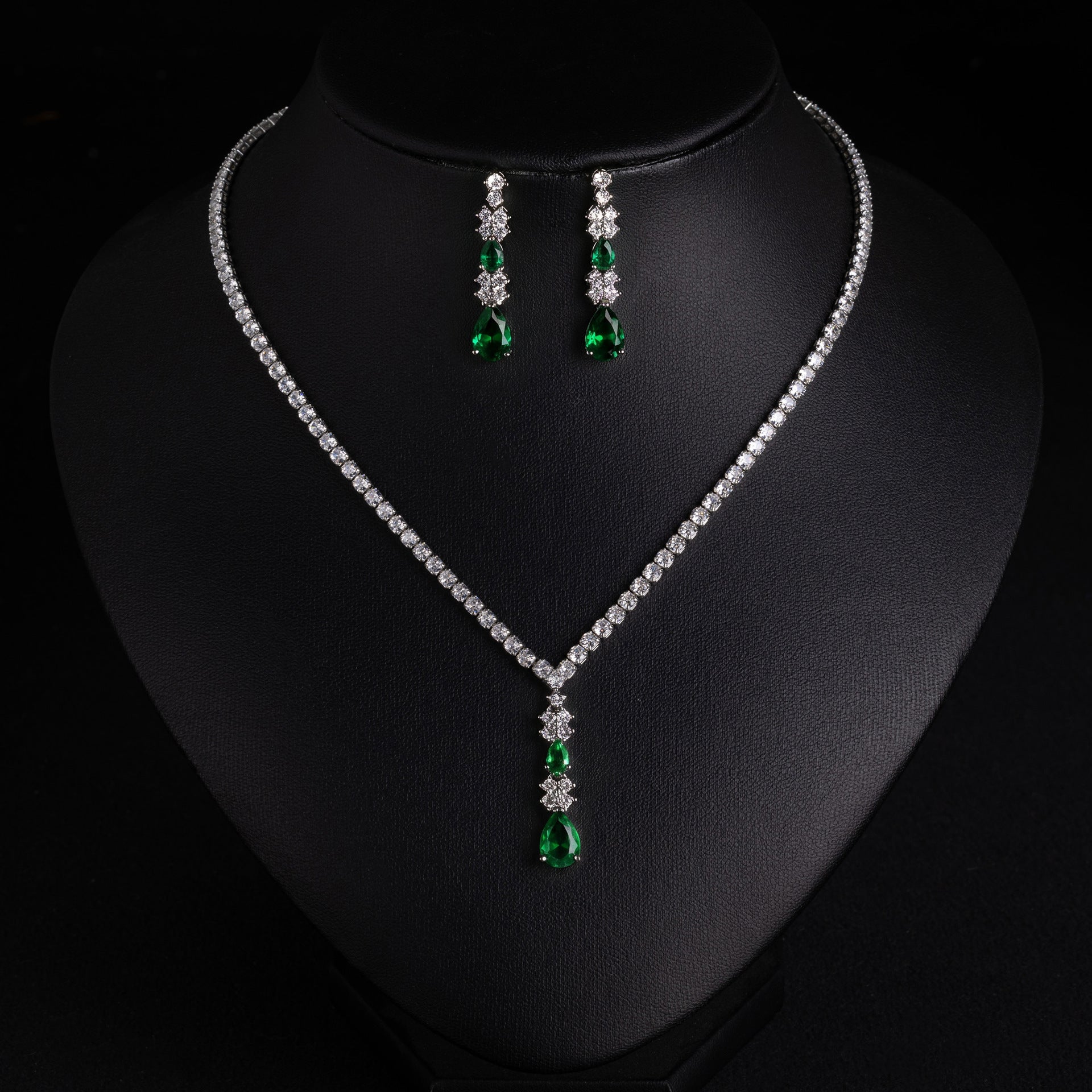 Elegant Emerald Crystal Jewelry Set – Silver Necklace Earrings for Women
