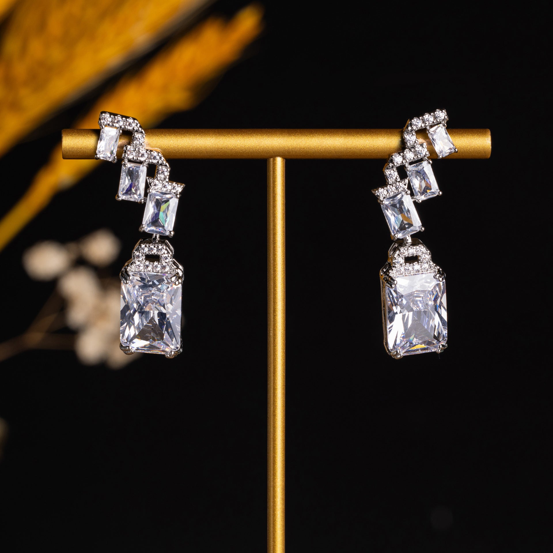 Elegant Emerald Green Gemstone Earrings – Luxury Multicolor Crystal Jewelry