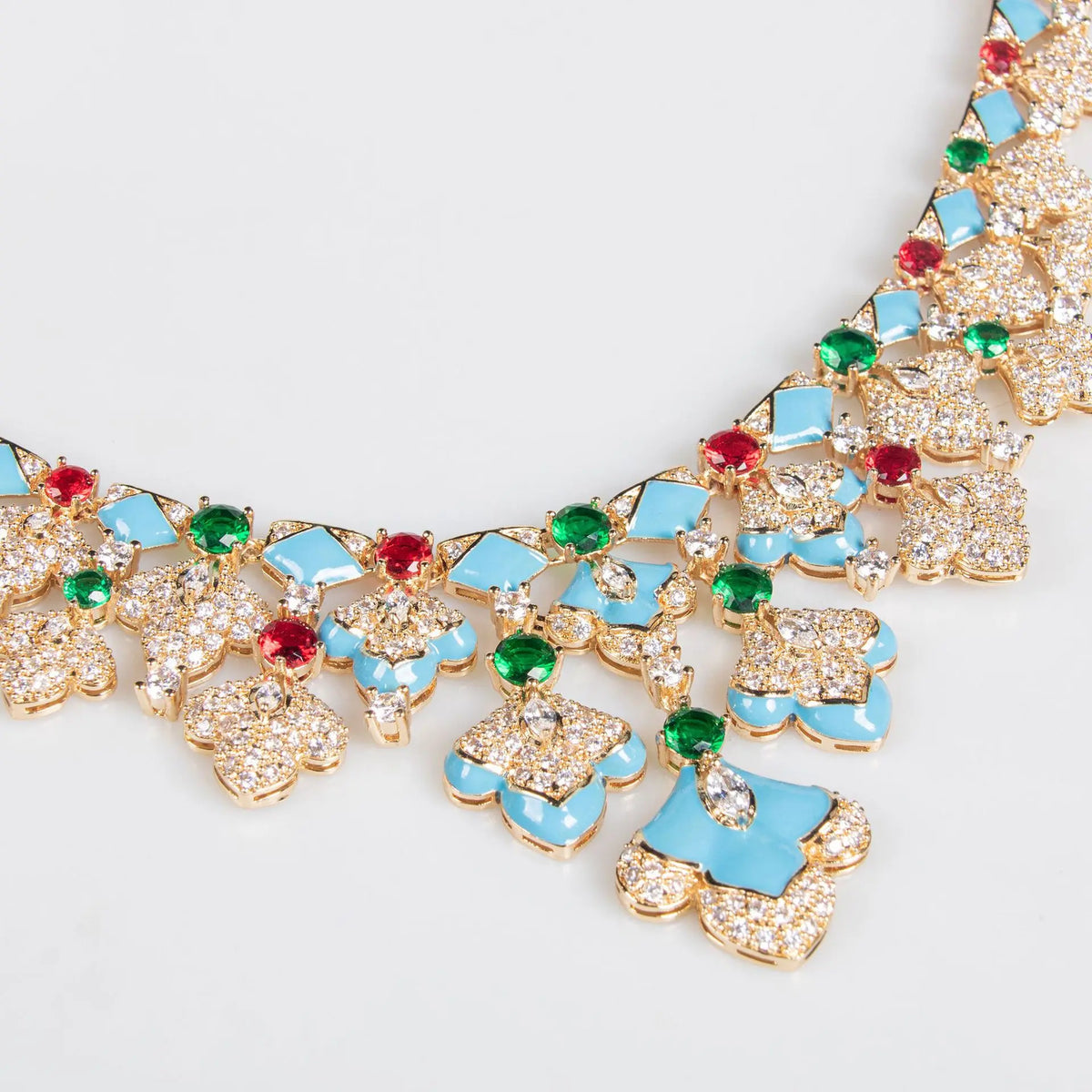 Parure de bijoux glamour or et cristaux pour soirées et fêtes