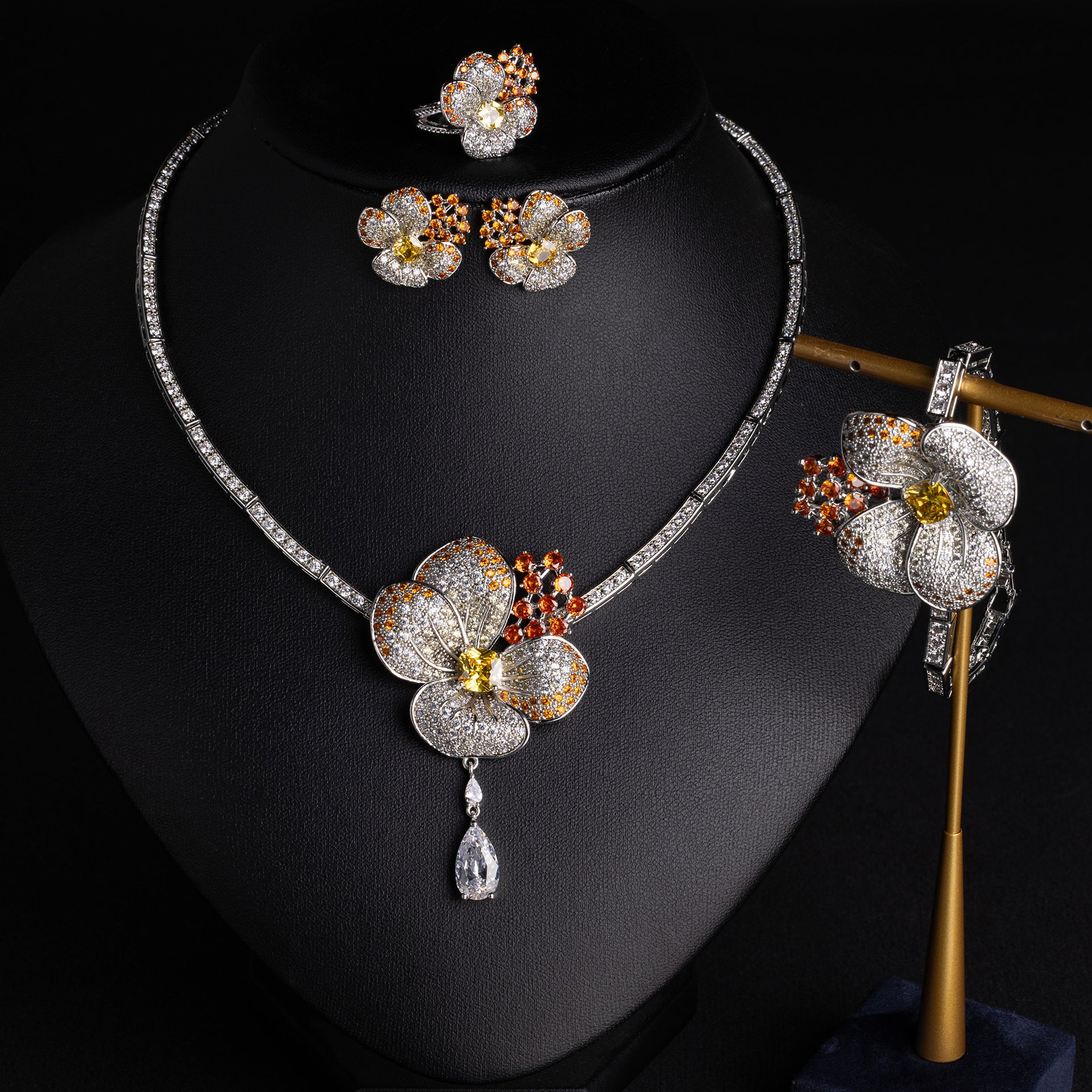 Luxury White Crystal Floral Jewelry Set – Elegant Statement Necklace Earrings
