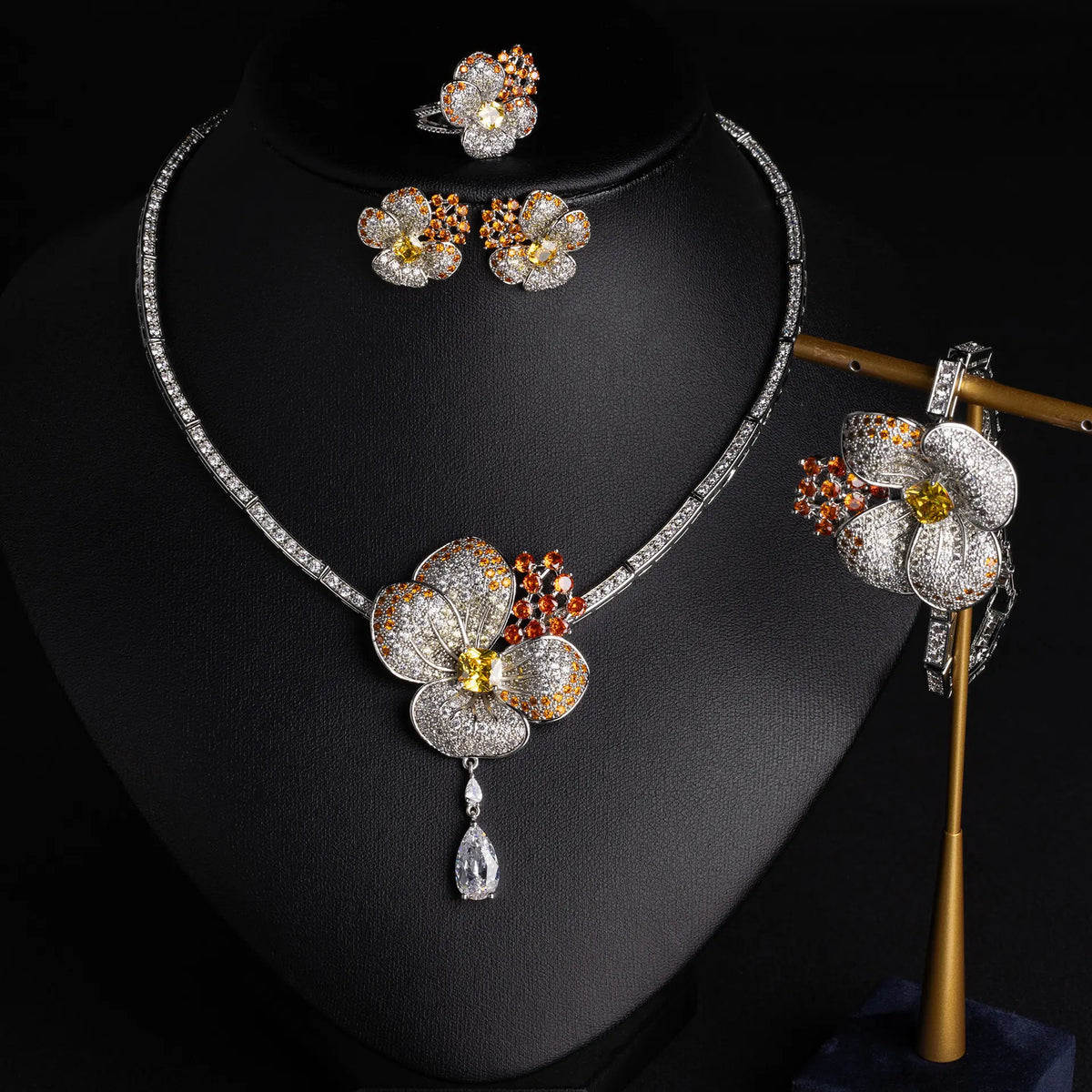 Luxury White Crystal Floral Jewelry Set – Elegant Statement Necklace Earrings