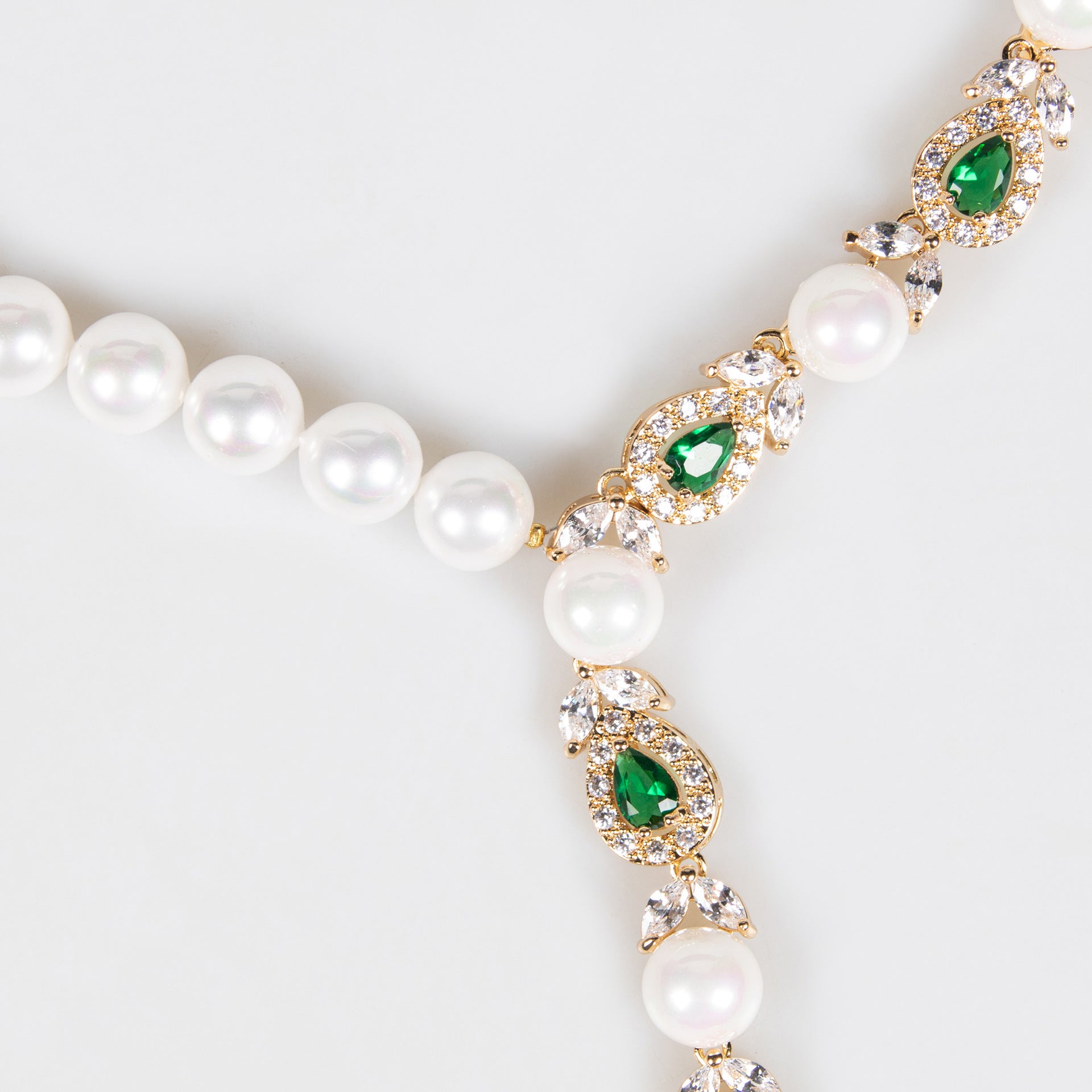 Elegant Pearl and Emerald Crystal Necklace and Earrings Jewelry Set