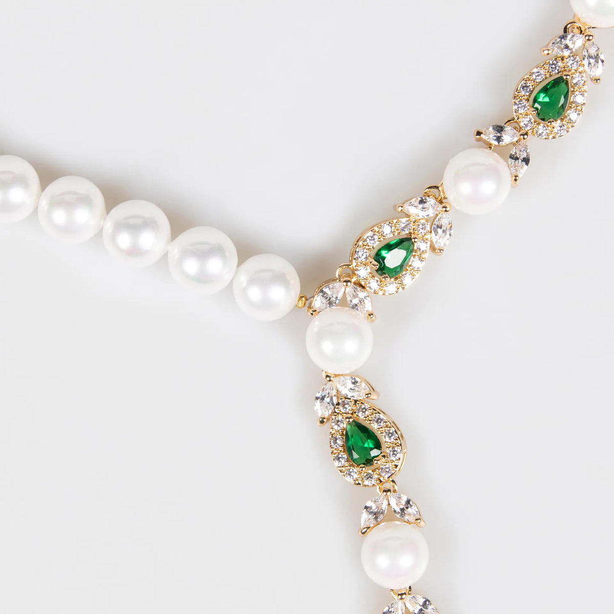 Parure de bijoux élégante Collier et boucles d'oreilles en perles et cristaux d'émeraude