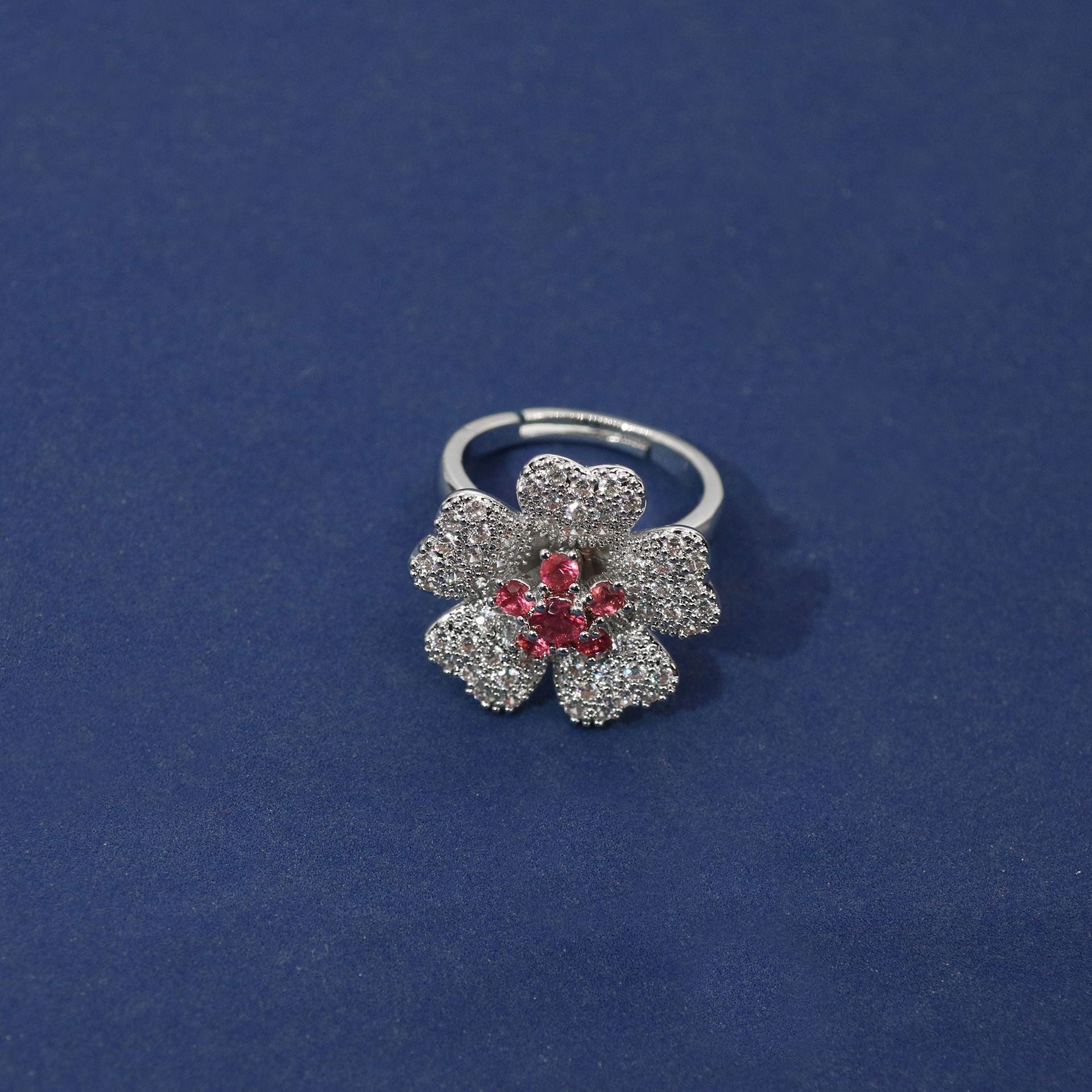 Ensemble collier et boucles d'oreilles zircon fleur, élégant et simple