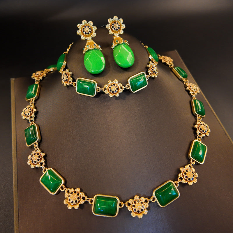 Ensemble collier, bracelet et boucles d'oreilles clous tournesol en diamant de pierre naturelle verte et cristal blanc