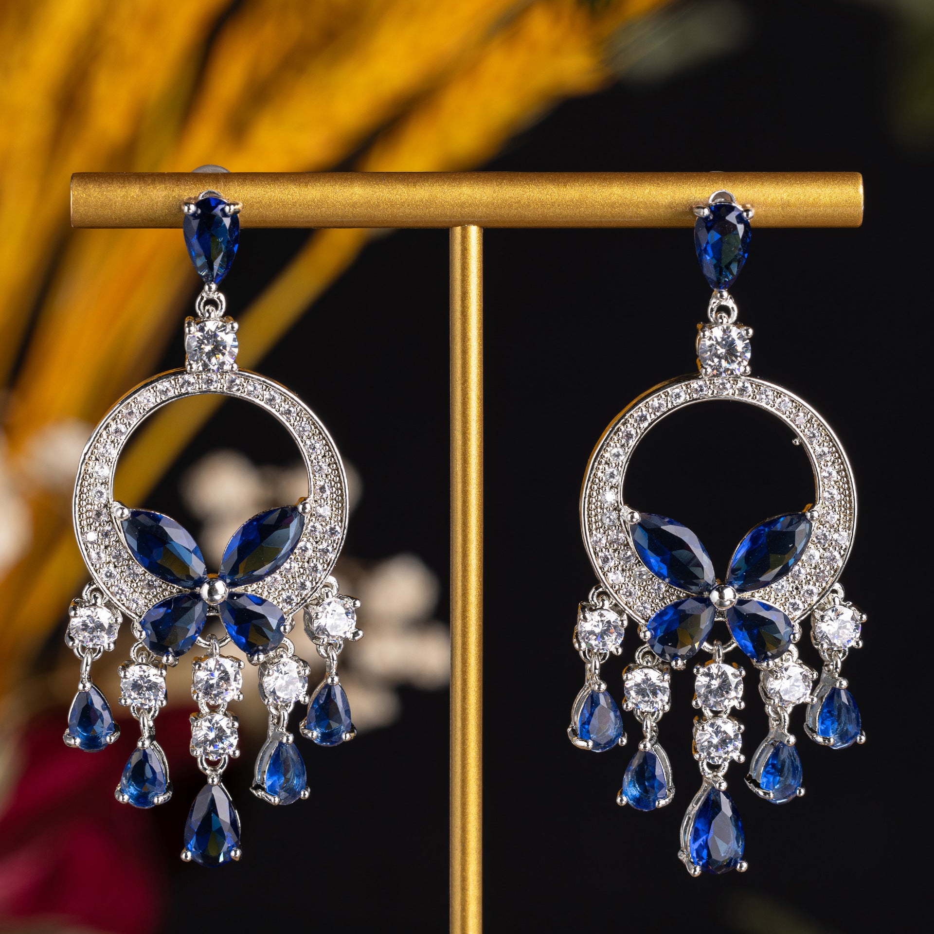 Boucles d'oreilles papillon en cristal bleu élégantes – Design goutte de luxe pour le soir