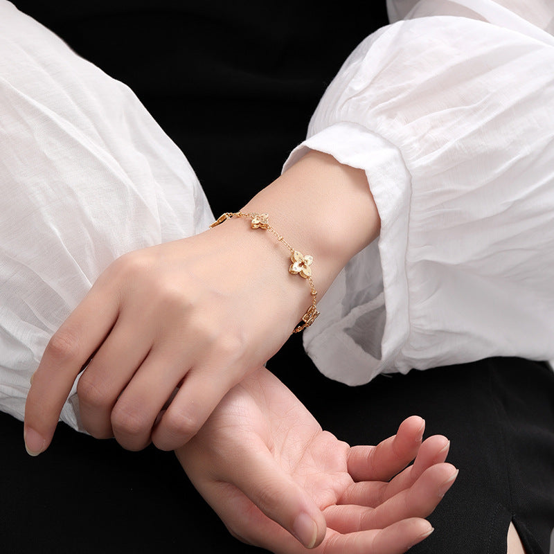 Rhombus four-leaf clover hollow bracelet