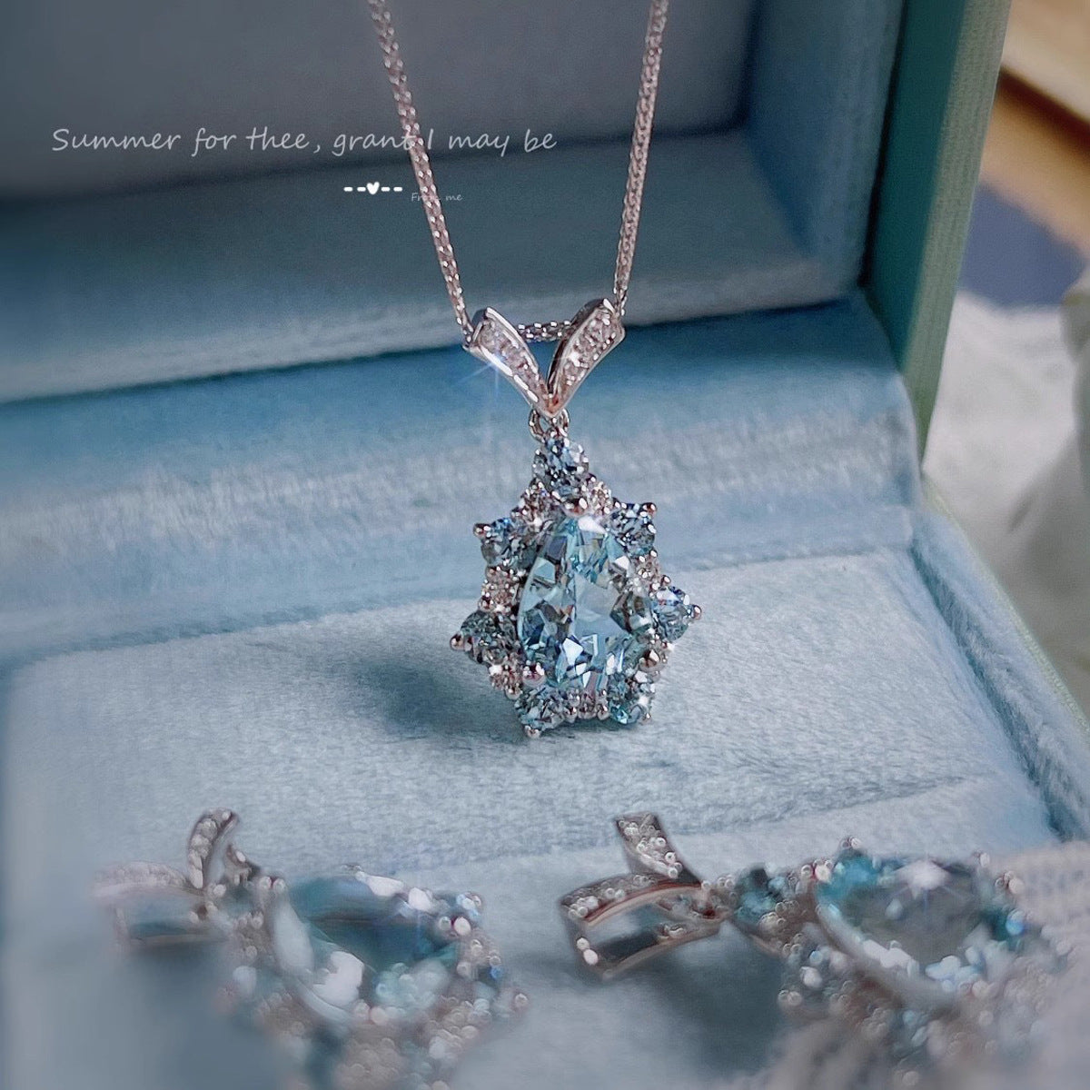 Water drop sapphire necklace