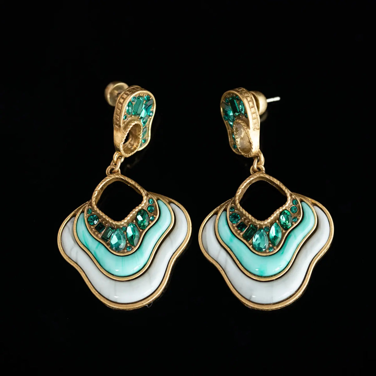 Série de boucles d'oreilles de style médiéval rétro et de niche