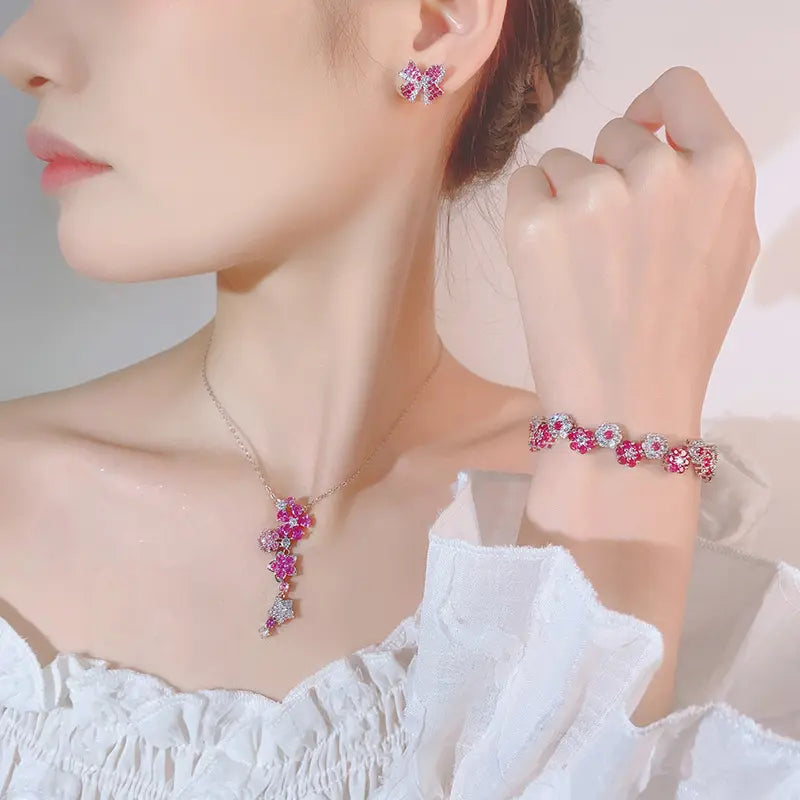 Parure de bijoux en zirconium avec des fleurs roses de luxe léger