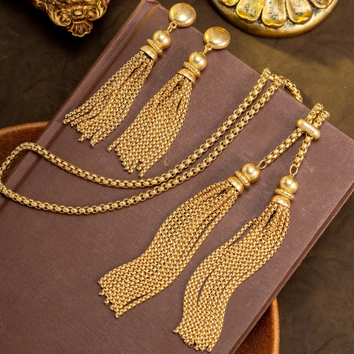 Parure collier et boucles d'oreilles femme pompon or de luxe