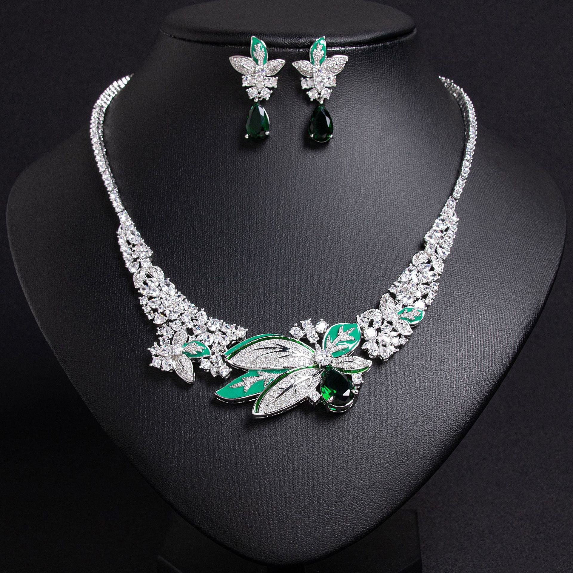 Luxury Dragonfly Crystal Necklace Earrings Set – Elegant Statement Jewelry for Women