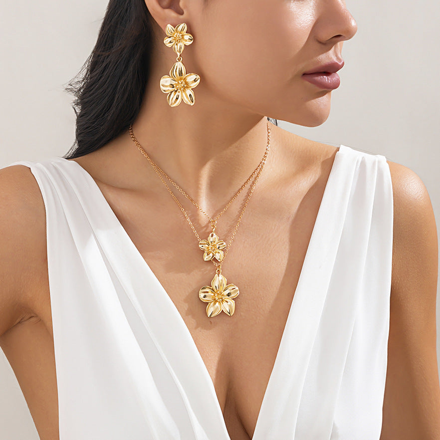 French double flower pendant necklace