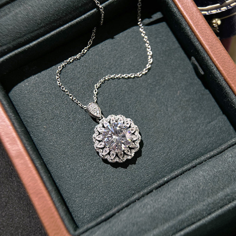 Light Luxury 5 Carat Zircon Sunflower Necklace