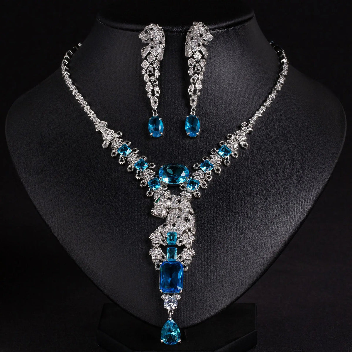 Parure de bijoux collier et boucles d'oreilles de luxe rubis royal
