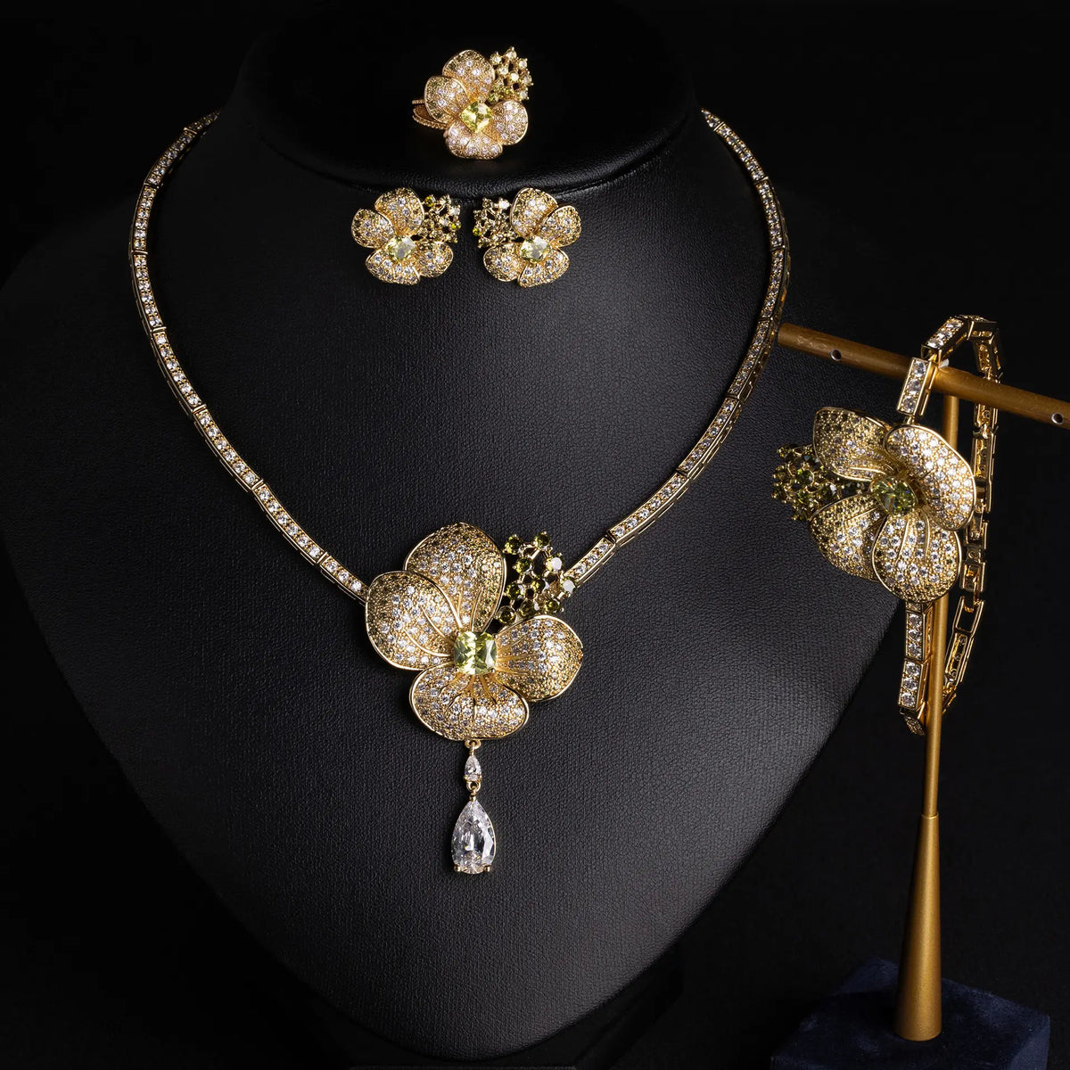 Luxury White Crystal Floral Jewelry Set – Elegant Statement Necklace Earrings