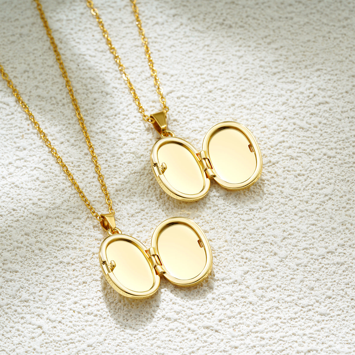 18K Gold Vintage Openable Photo Frame Necklace