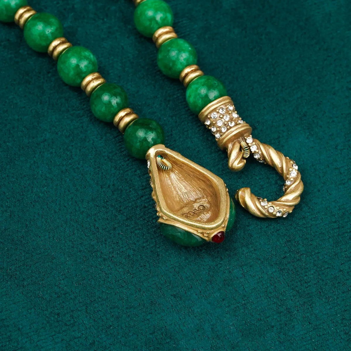 Parure Collier Perlé Serpent Esprit Médiéval et Bijoux de Créateur Industriels