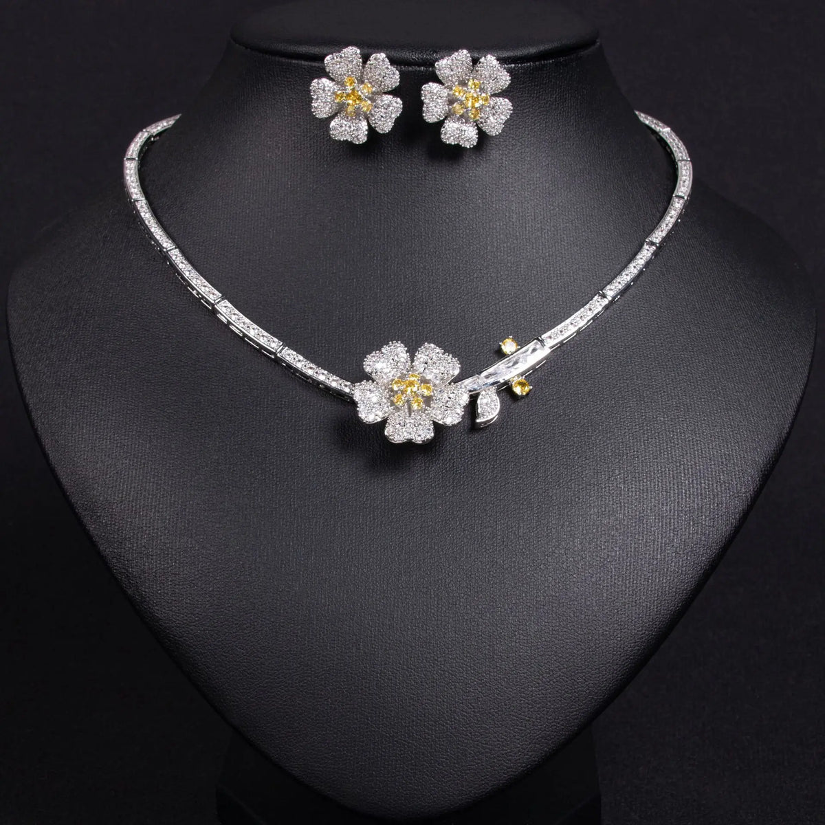 Ensemble collier et boucles d'oreilles zircon fleur, élégant et simple