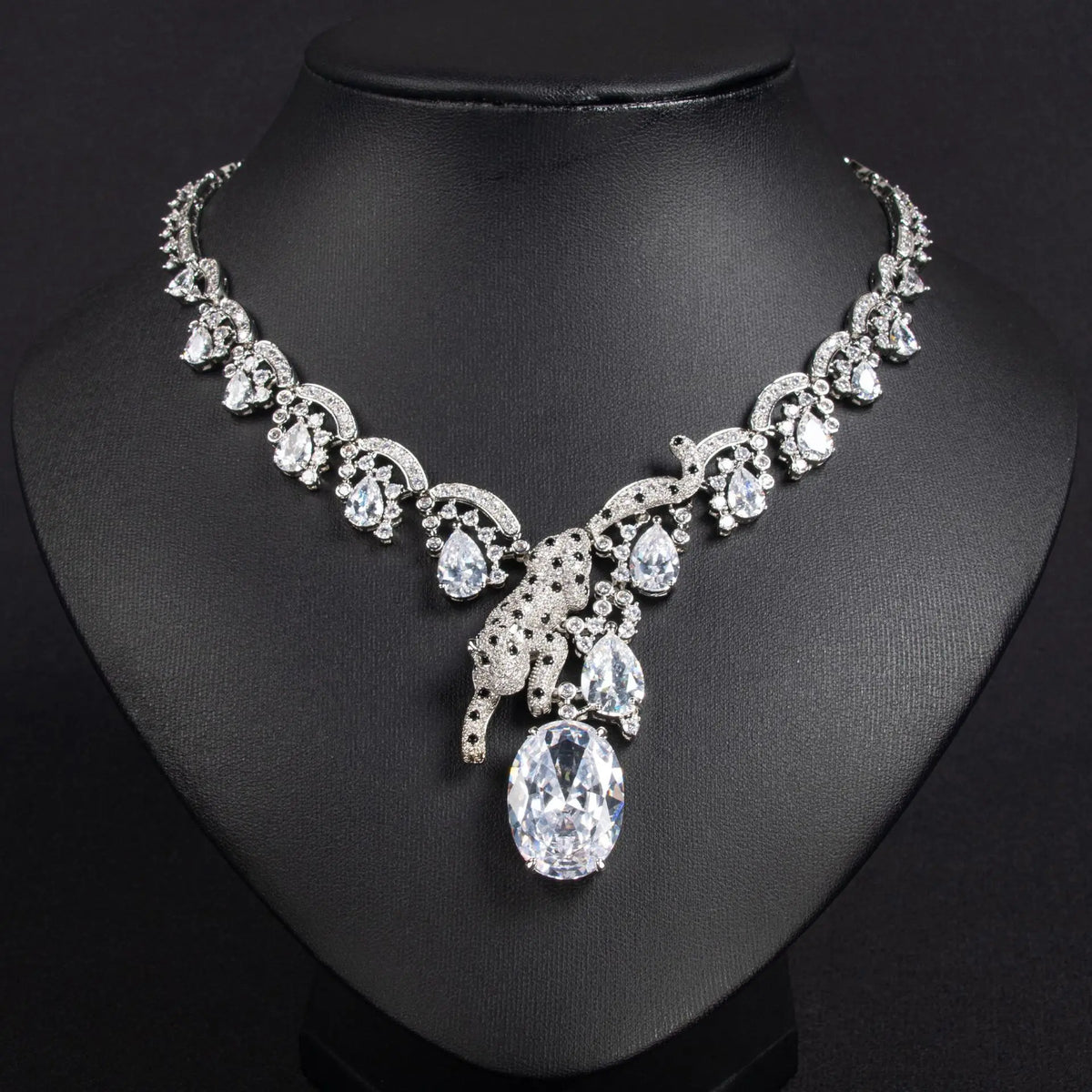 Collier pendentif léopard en cristal rouge rubis de luxe pour femme
