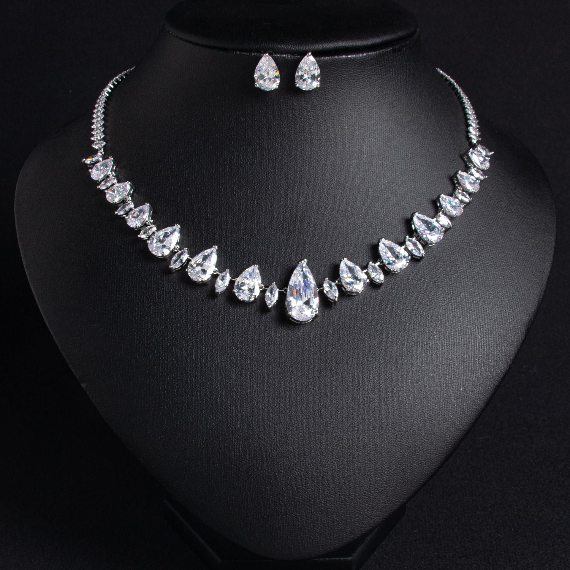 Luxury Deep Red Teardrop Gemstone Necklace Set for Women – Elegant Jewelry with Matching Earrings