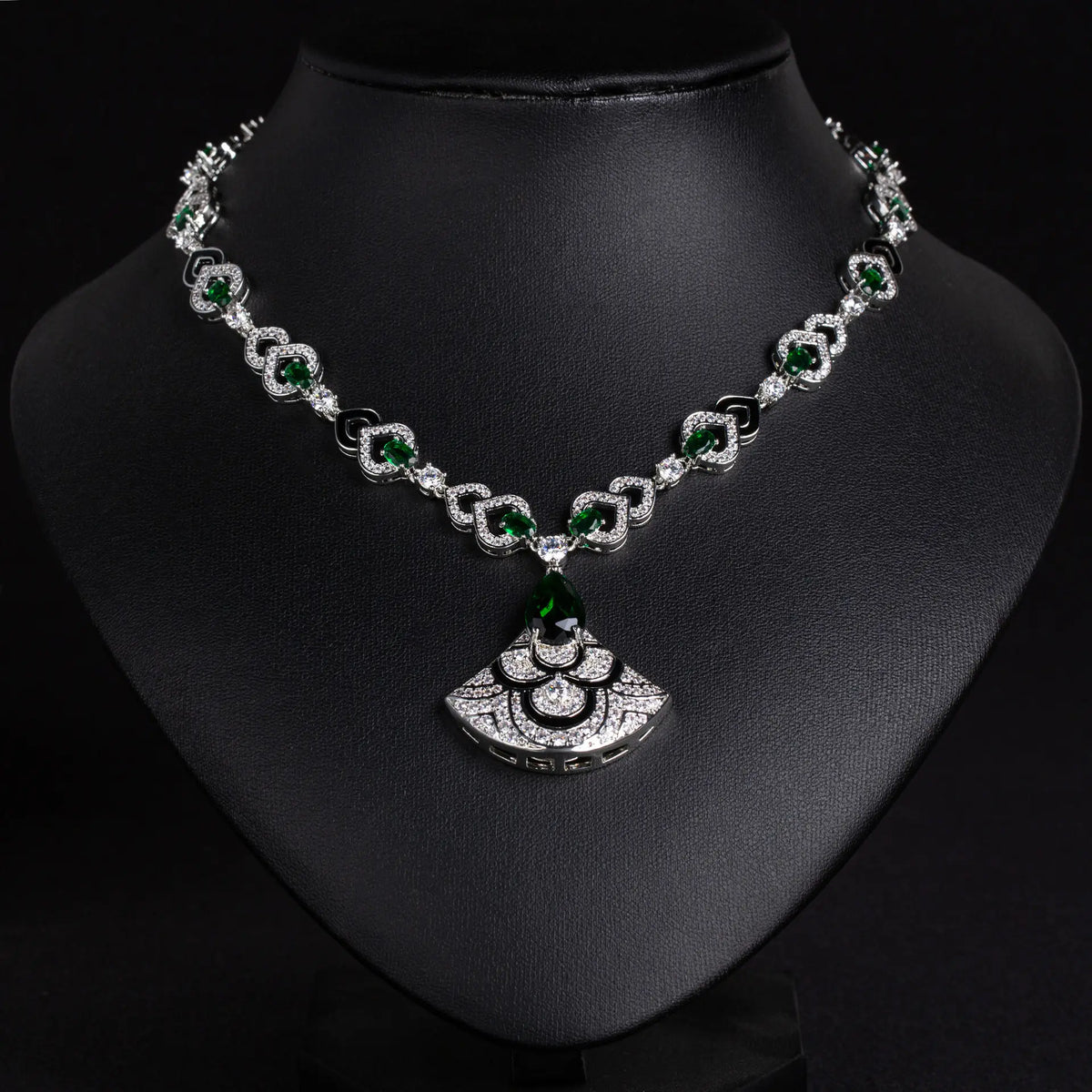 Nouveau collier éventail violet pour femme, chaîne de clavicule texturée, luxe industriel lourd