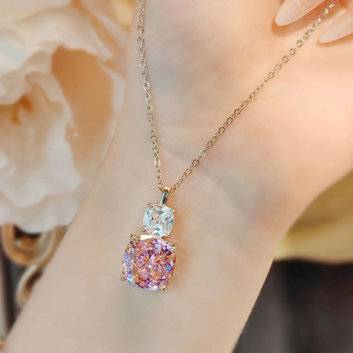Parure de collier en diamants roses