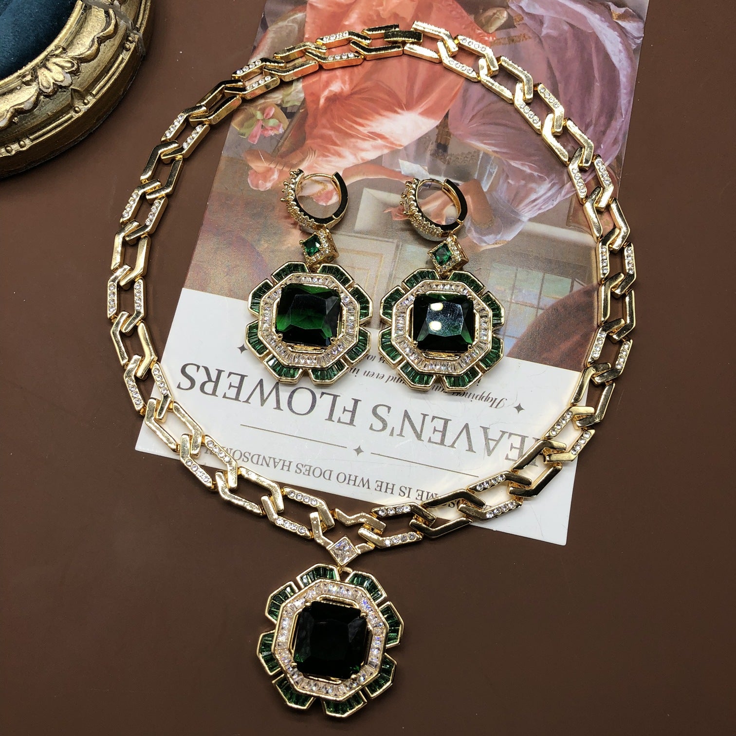 Fashion high-quality light luxury emerald pendant necklace earrings set