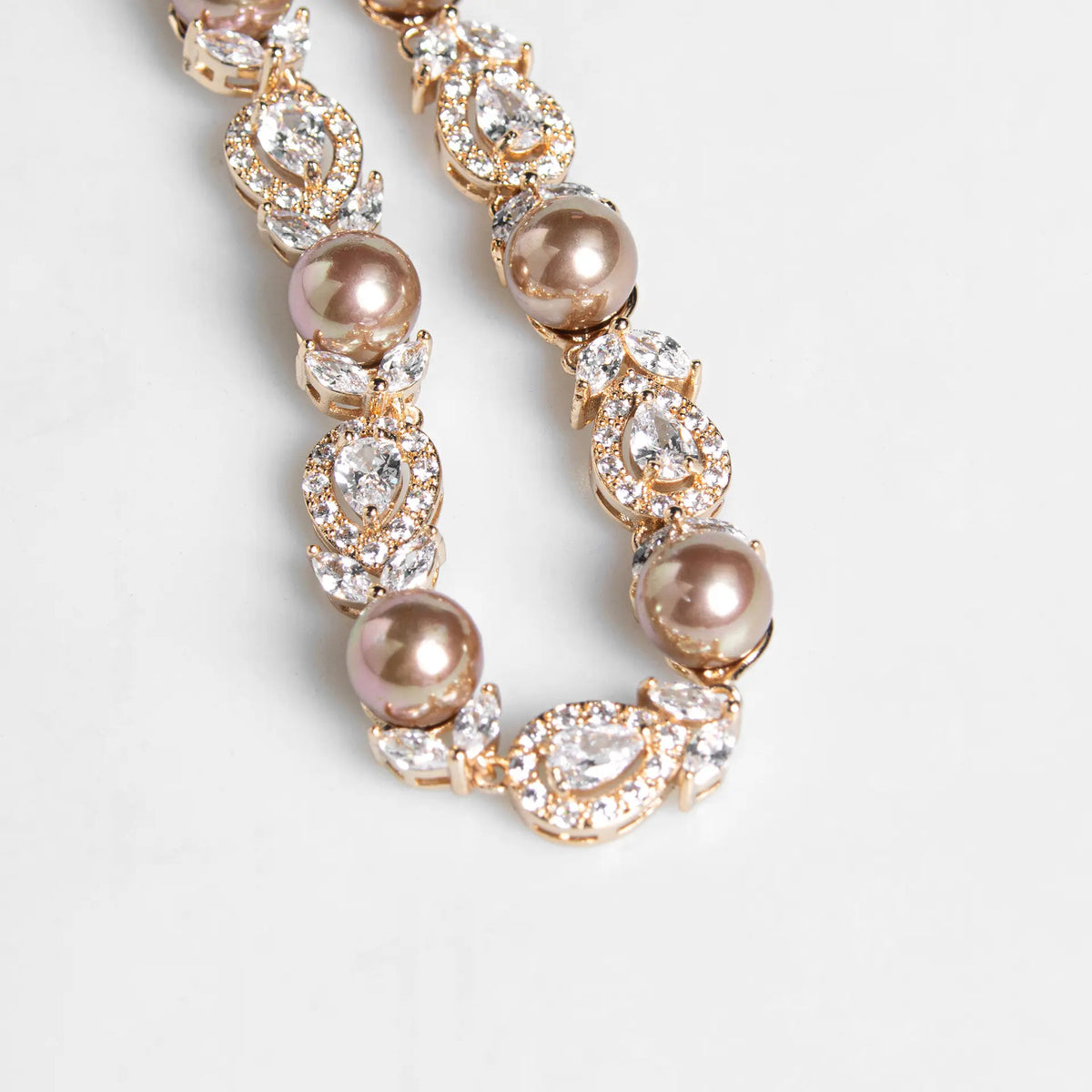 Parure de bijoux de mariée élégante collier et boucles d'oreilles perles et cristaux – Perles de couleur champagne