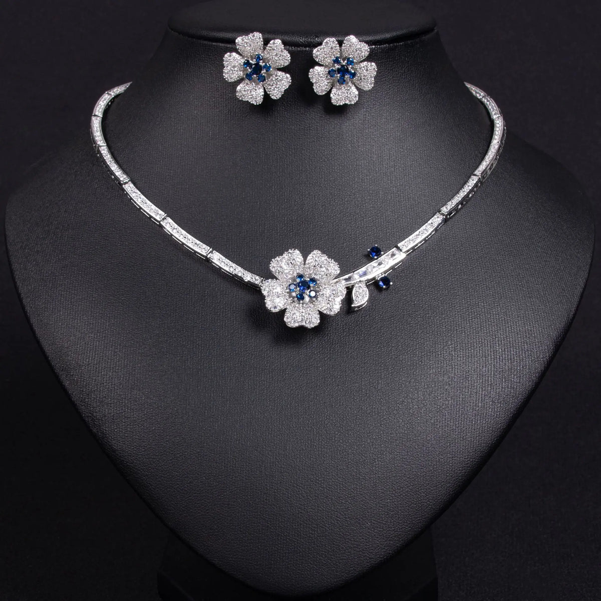 Ensemble collier et boucles d'oreilles zircon fleur, élégant et simple